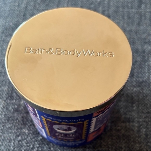 Bath & Body Works Let It Snow Candle - Purple - Picture 2 of 8